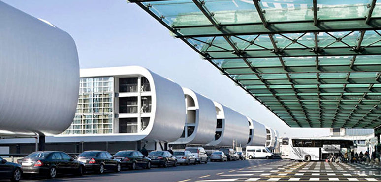 Transfer to the train station in Milan